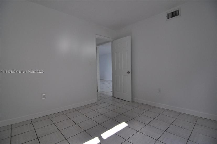 Picture of 10090 NW 80Th Ct # 1447, Hialeah Gardens FL 33016