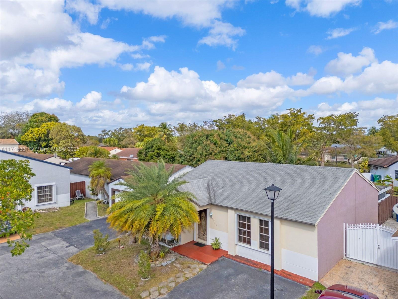 Picture of 19783 NW 64Th Pl, Hialeah, FL 33015