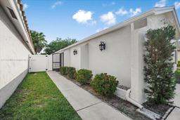 Picture of 9068 Pine Springs Dr, Boca Raton, FL 33428
