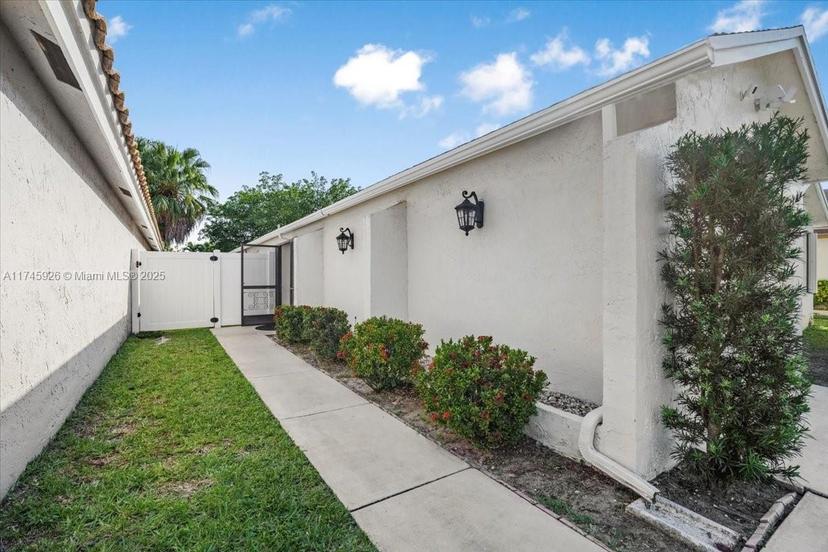 Picture of 9068 Pine Springs Dr, Boca Raton FL 33428