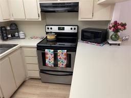 Picture of 8290 Lake Dr # 223, Doral, FL 33166