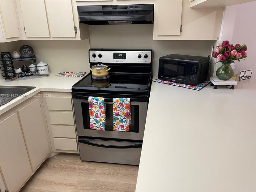 Picture of 8290 Lake Dr # 223, Doral FL 33166