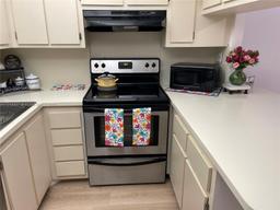 Picture of 8290 Lake Dr # 223, Doral, FL 33166