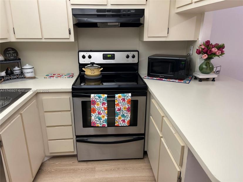 Picture of 8290 Lake Dr # 223, Doral FL 33166