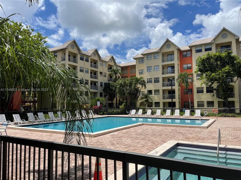 Picture of 8225 Lake Dr # 502, Doral FL 33166