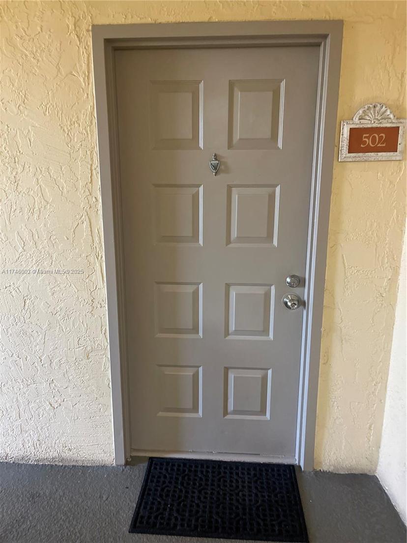 Picture of 8225 Lake Dr # 502, Doral FL 33166
