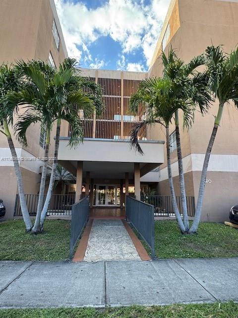 Picture of 4680 W 13Th Ln # 417, Hialeah, FL 33012