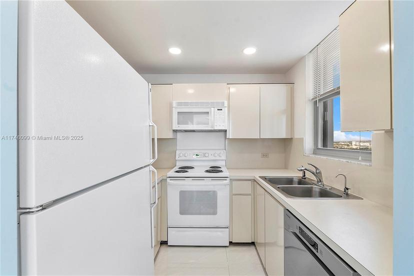 Picture of 1010 S Ocean Blvd # 1811, Pompano Beach FL 33062