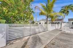 Picture of 881 SW 137Th Ct, Miami, FL 33184