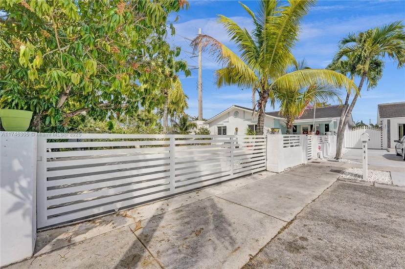 Picture of 881 SW 137Th Ct, Miami FL 33184