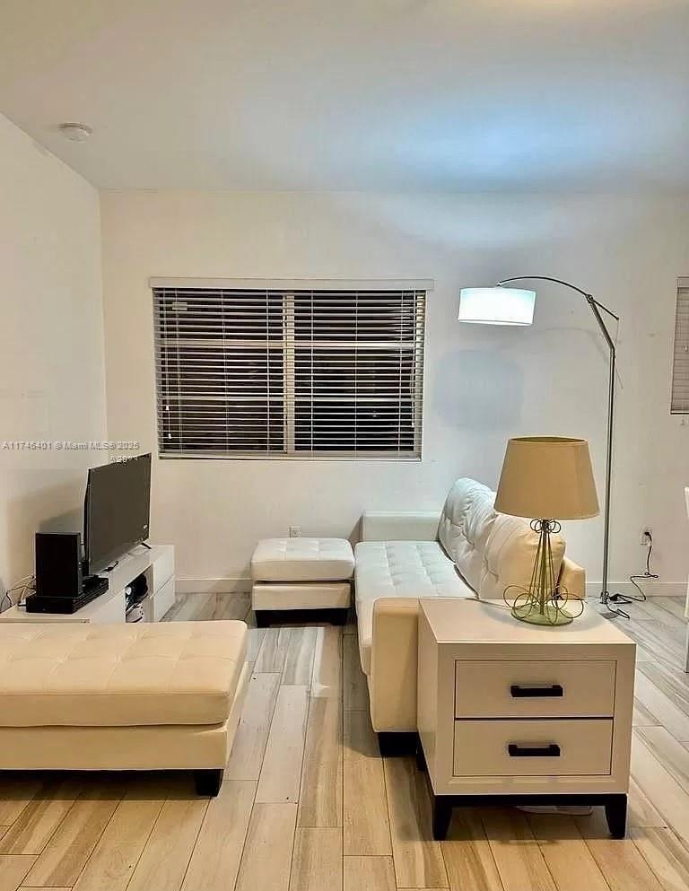 Picture of 1560 Meridian Ave # 207, Miami Beach, FL 33139
