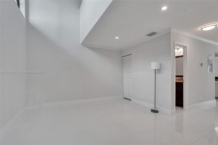Picture of 3900 NE 18Th Ave # 15C, Oakland Park FL 33334