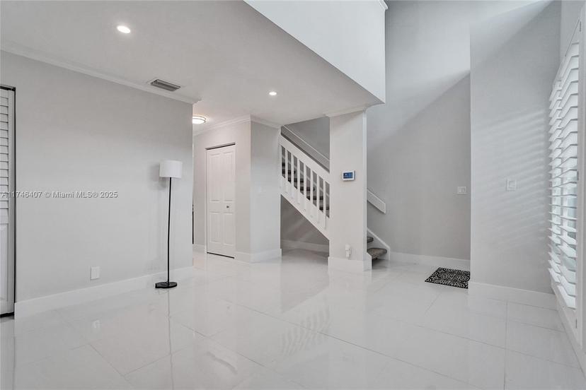 Picture of 3900 NE 18Th Ave # 15C, Oakland Park FL 33334