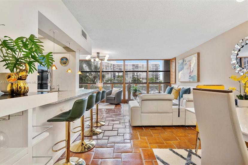 Picture of 600 Parkview Dr # 215, Hallandale Beach FL 33009