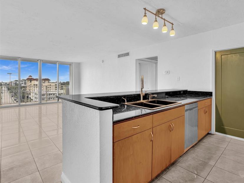 Picture of 10350 W Bay Harbor Dr # 7L, Bay Harbor Islands FL 33154