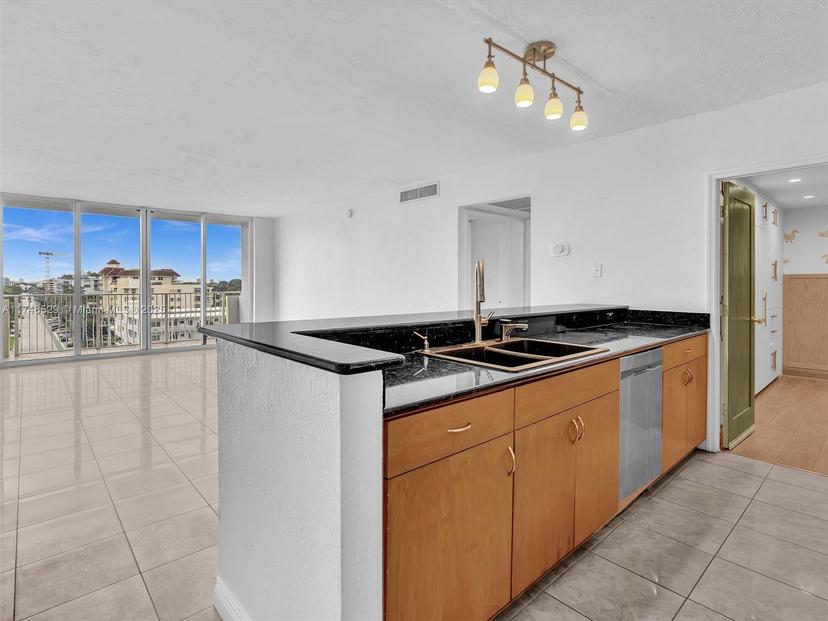 Picture of 10350 W Bay Harbor Dr # 7L, Bay Harbor Islands FL 33154