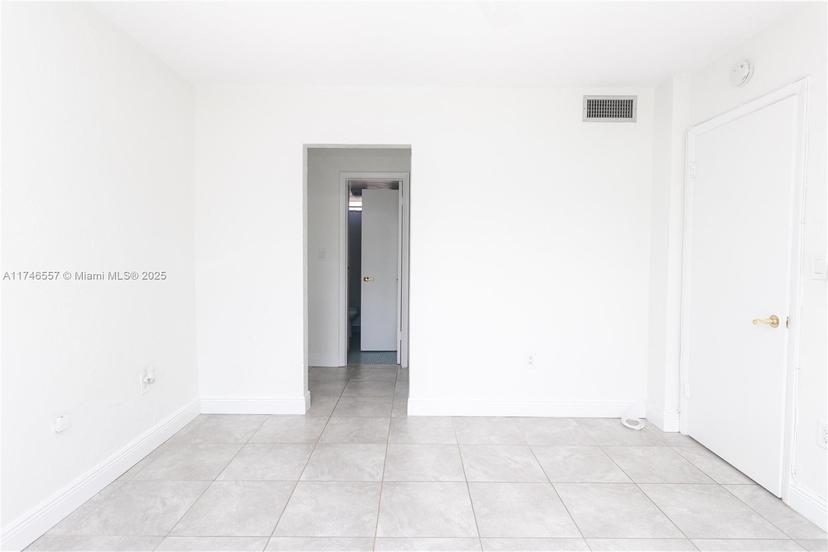 Picture of 2930 Point East Dr # E107, Aventura FL 33160