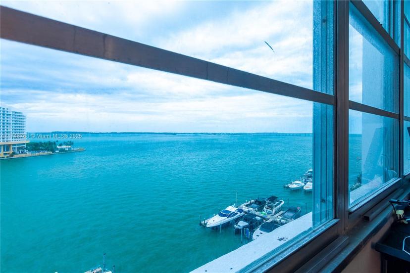 Picture of 801 Brickell Bay Dr # 1069, Miami FL 33131