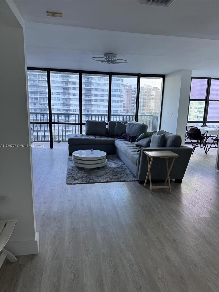 Picture of 2049 S Ocean Dr # 908, Hallandale Beach, FL 33009