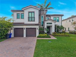 Picture of 5649 W Brookfield Cir W, Hollywood, FL 33312