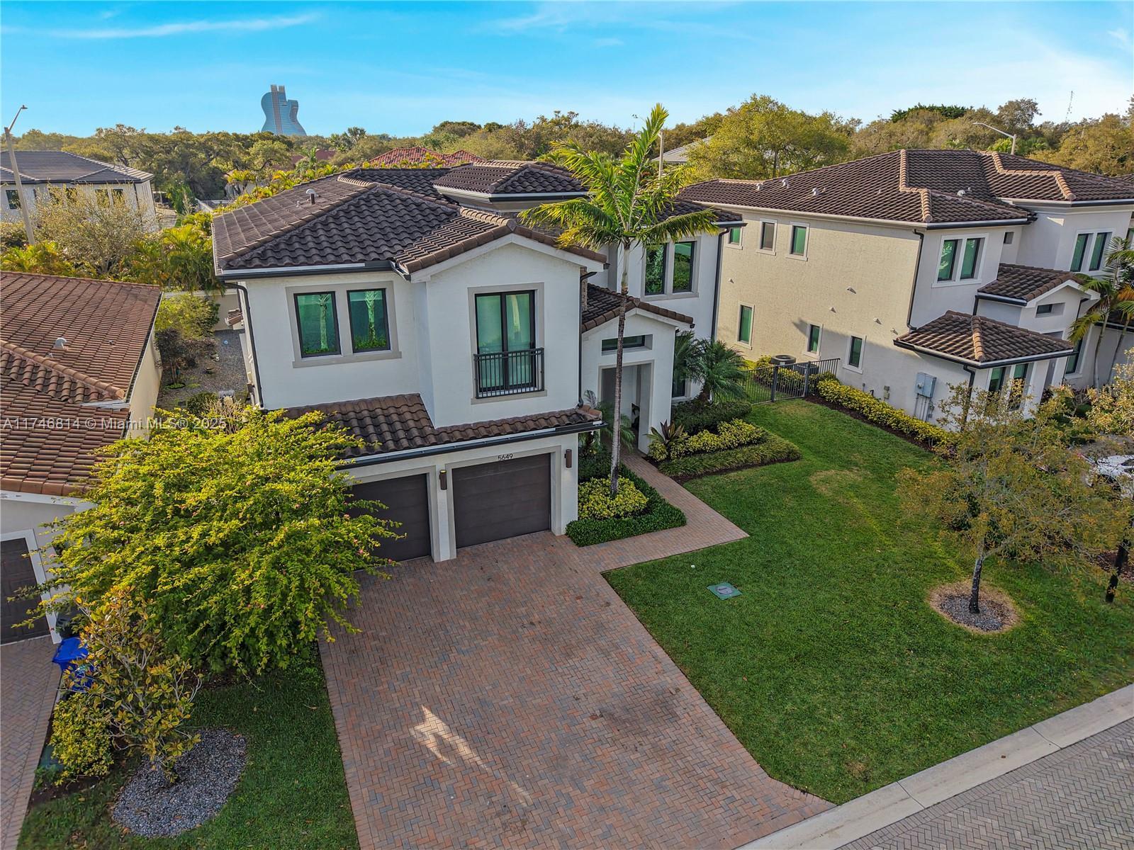 Picture of 5649 W Brookfield Cir W, Hollywood, FL 33312