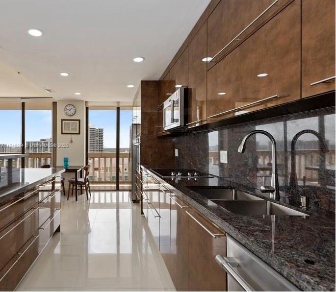 Picture of 19355 Turnberry Way # 27E, Aventura FL 33180