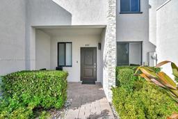 Picture of 847 NE 211Th St # 00, Miami, FL 33179