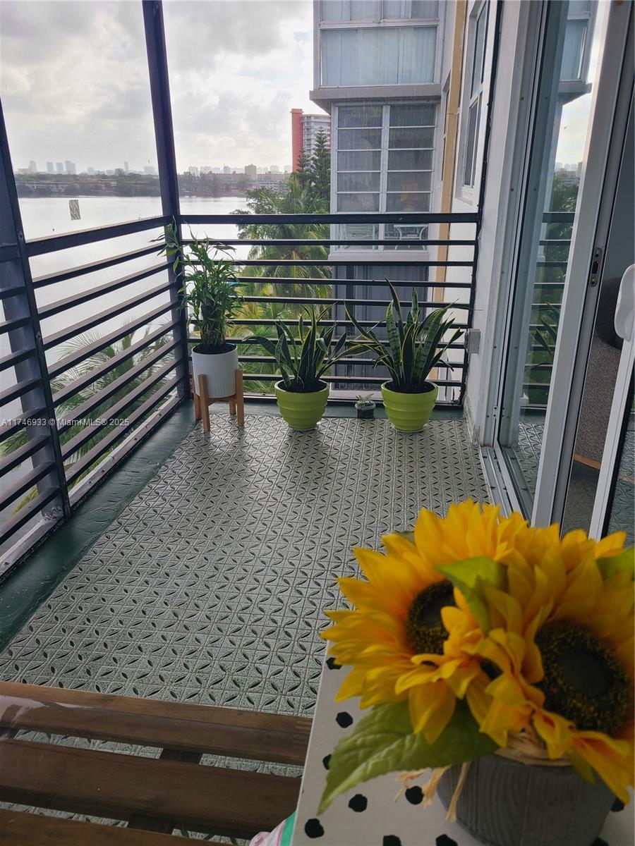 Picture of 1075 NE Miami Gardens Dr # 708, Miami, FL 33179