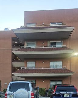 Picture of 17530 NW 68Th Ave # C2001, Hialeah, FL 33015