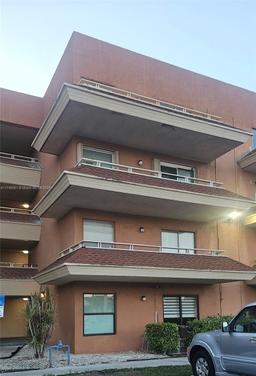 Picture of 17530 NW 68Th Ave # C2001, Hialeah, FL 33015