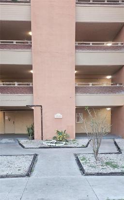 Picture of 17530 NW 68Th Ave # C2001, Hialeah, FL 33015
