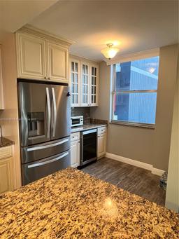 Picture of 4350 Hillcrest Dr # 800, Hollywood, FL 33021