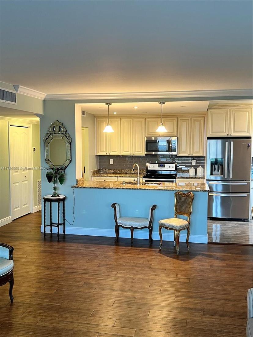 Picture of 4350 Hillcrest Dr # 800, Hollywood FL 33021