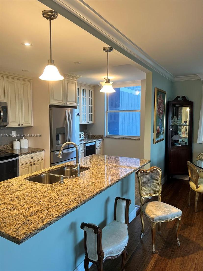 Picture of 4350 Hillcrest Dr # 800, Hollywood FL 33021