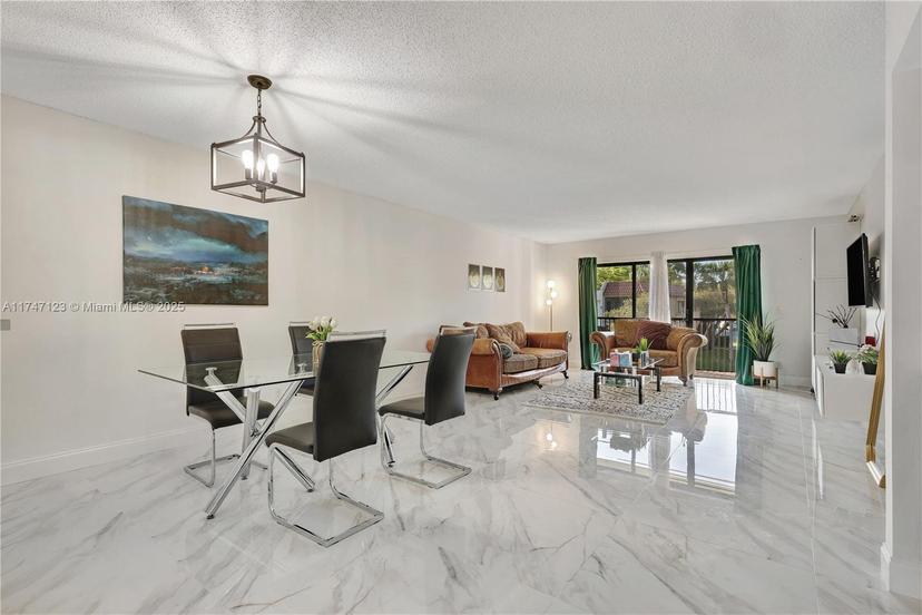 Picture of 398 Lakeview Dr # 203, Weston FL 33326