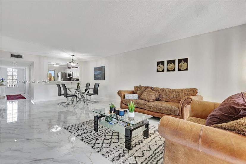 Picture of 398 Lakeview Dr # 203, Weston FL 33326