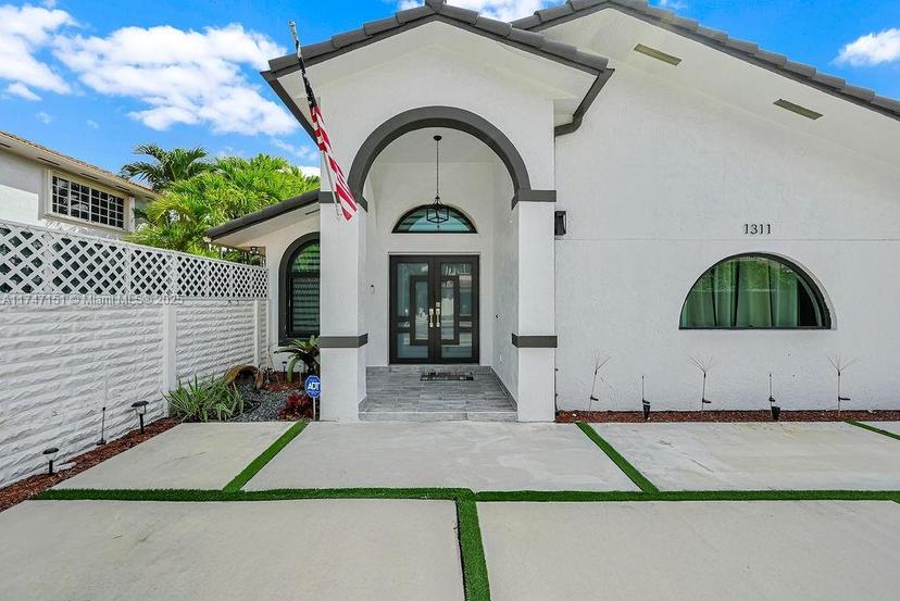 Picture of 1311 SW 139Th Ct, Miami FL 33184