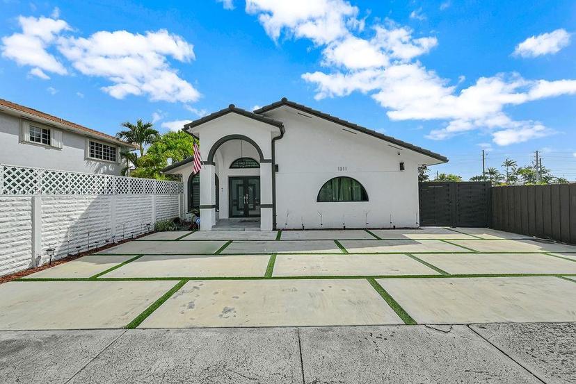 Picture of 1311 SW 139Th Ct, Miami FL 33184