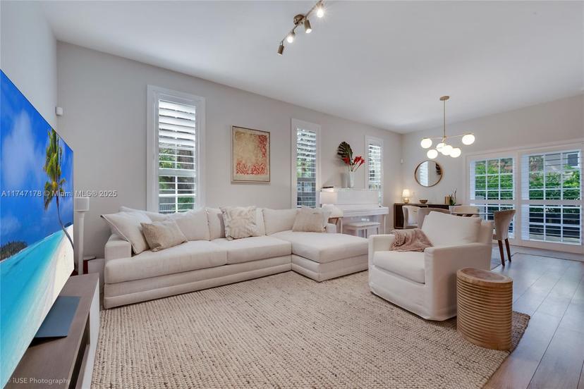 Picture of 111 Edgewater Dr # 1A, Coral Gables FL 33133