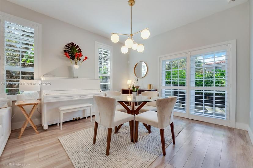 Picture of 111 Edgewater Dr # 1A, Coral Gables FL 33133