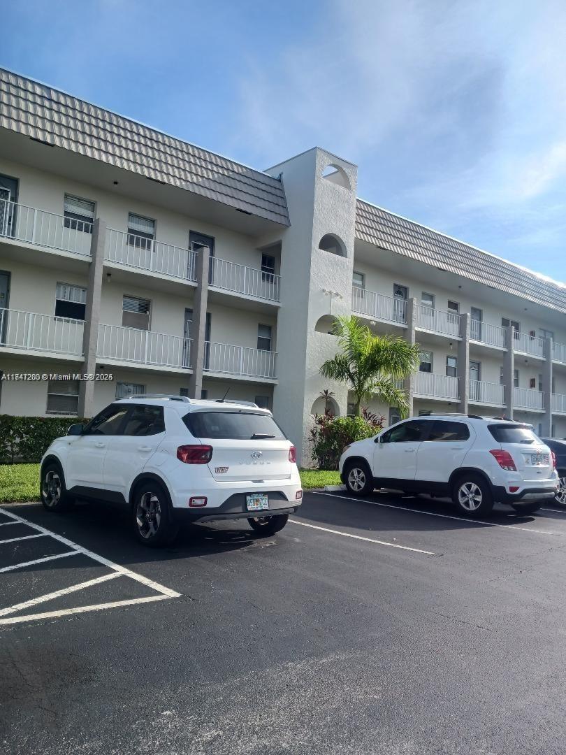 Picture of 8280 Sunrise Lakes Blvd # 212, Sunrise FL 33322