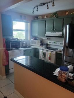 Picture of 8280 Sunrise Lakes Blvd # 212, Sunrise, FL 33322