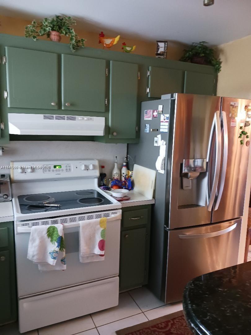 Picture of 8280 Sunrise Lakes Blvd # 212, Sunrise FL 33322