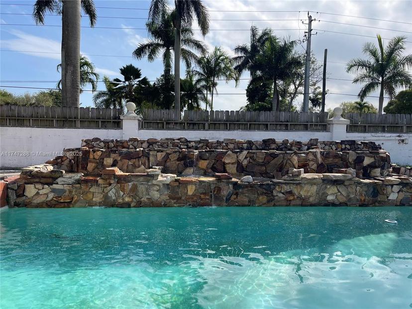 Picture of 9230 SW 183Rd Ter, Palmetto Bay FL 33157