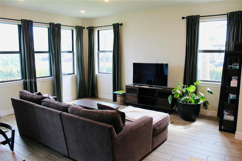 Picture of 4408 W Appleton Cir W # 0, Oakland Park FL 33309