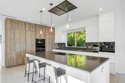 Picture of 7331 Belle Meade Island Dr, Miami, FL 33138