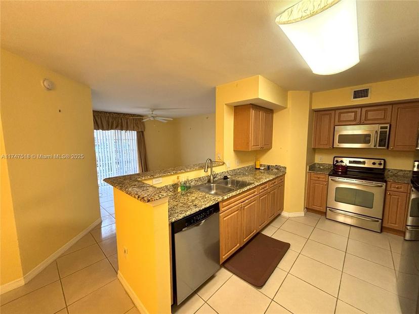 Picture of 6761 Heritage Grande # 107, Boynton Beach FL 33437