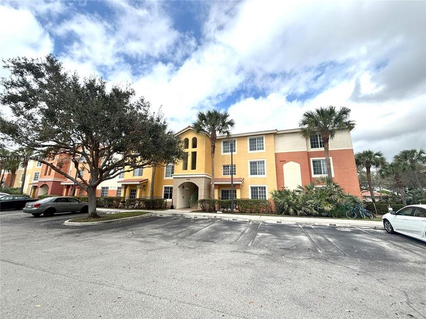 Picture of 6761 Heritage Grande # 107, Boynton Beach FL 33437