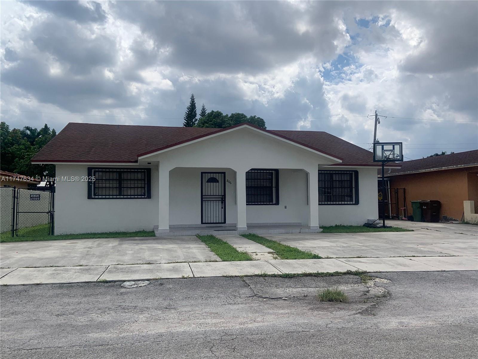 Picture of 806 W 73Rd Pl, Hialeah, FL 33014