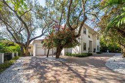 Picture of 150 W Sunrise Ave, Coral Gables, FL 33133